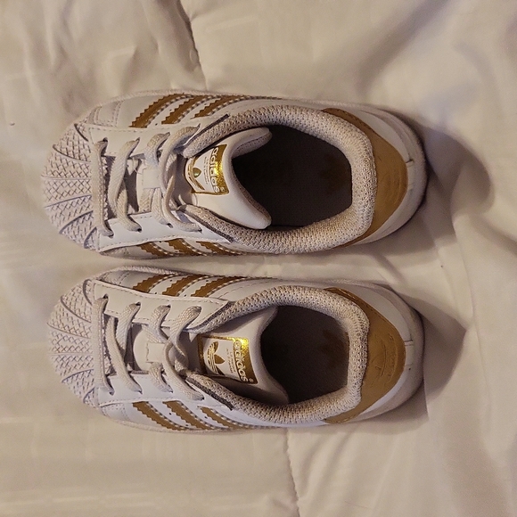 Superstar Adidas gold n white unisex sneakers 8 k - Picture 1 of 9